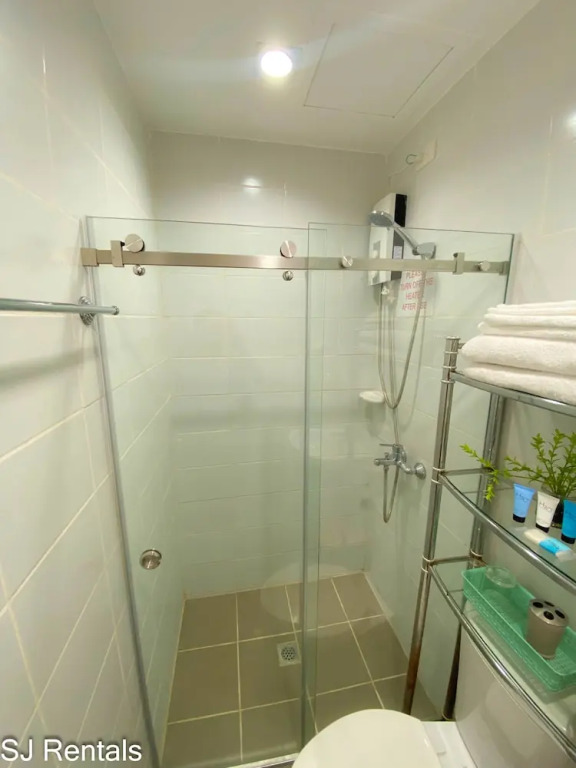 Cozy 2 Bedroom Condo at Midpoint Residences with City View