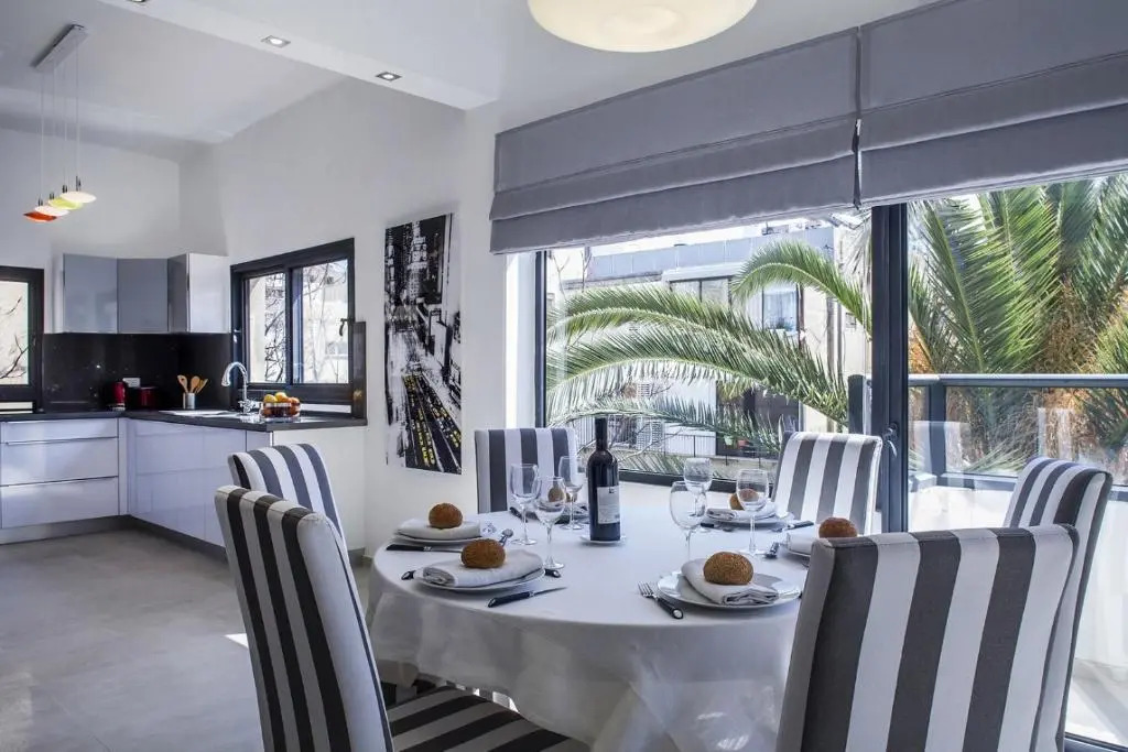 Brilliant 3BR in Shalom Aleichem 27 by HolyGuest