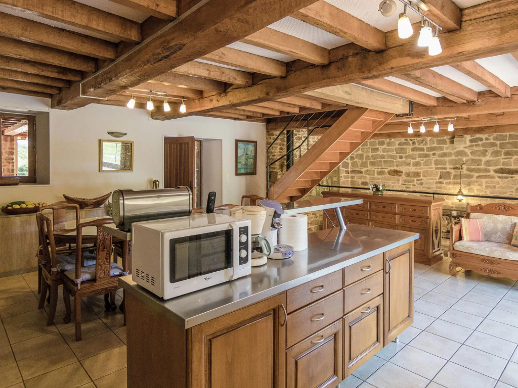 Villa with Pool & Views in Sérilhac
