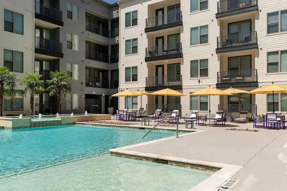 Landing Apartments Near Eldridge/West Oaks