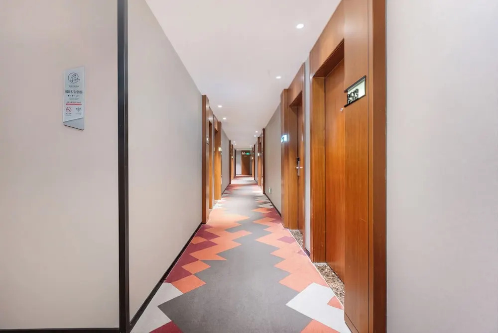 Borrman International Hotel Guangzhou Meihuayuan Subway Station Branch-Free one-way shuttle bus to the exhibition venue during the Canton Fair - Paid airport pickup service available
