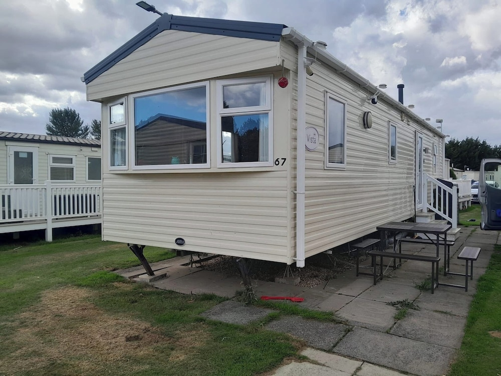 Chalet Sleeps 6 With Lake Views Parking