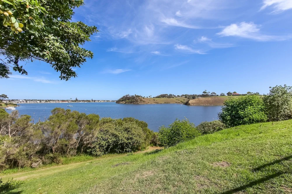 The Point - Spacious Waterfront Escape