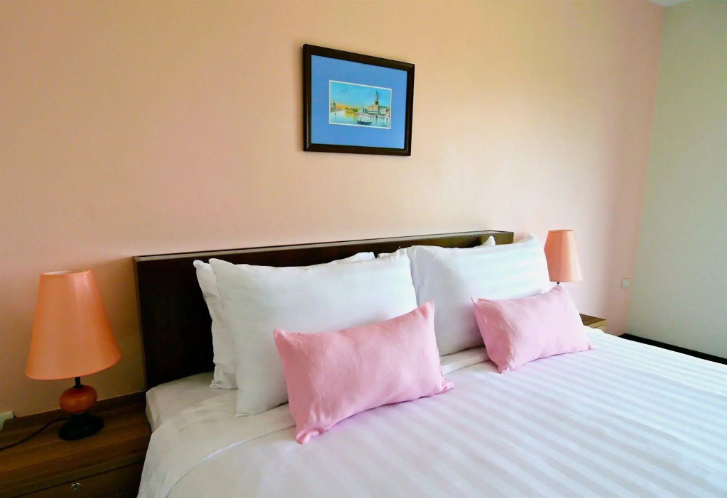 WE Valley Hotel