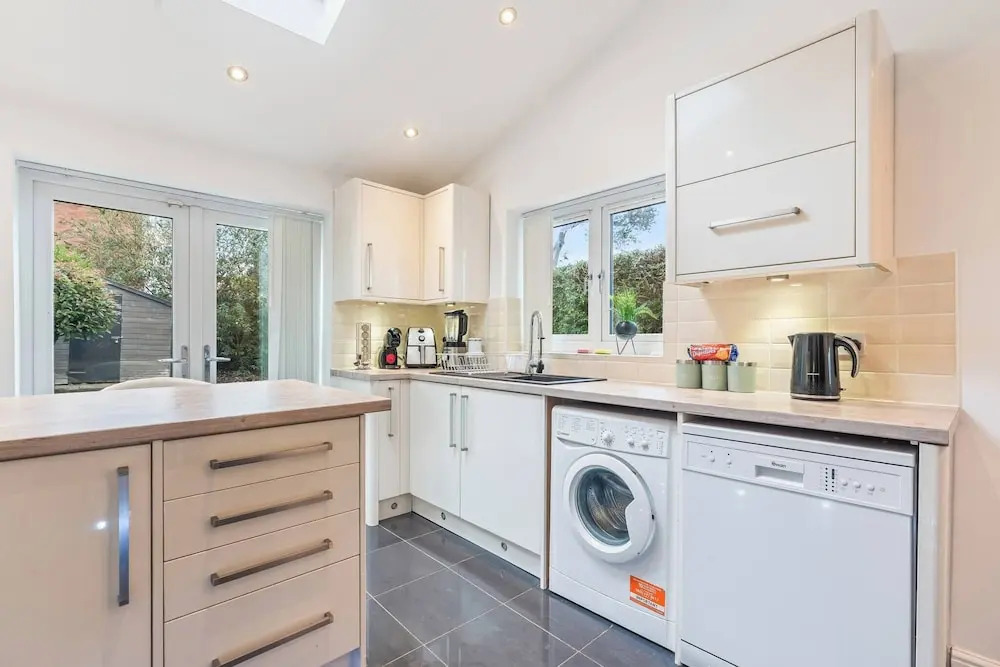 Beautiful 5 Bedroom Home in Coventry 14min to NEC