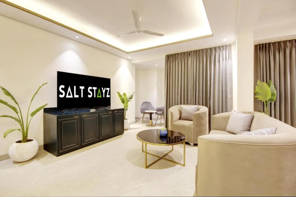 Saltstayz Premier - Galleria Market Road & Sector 27