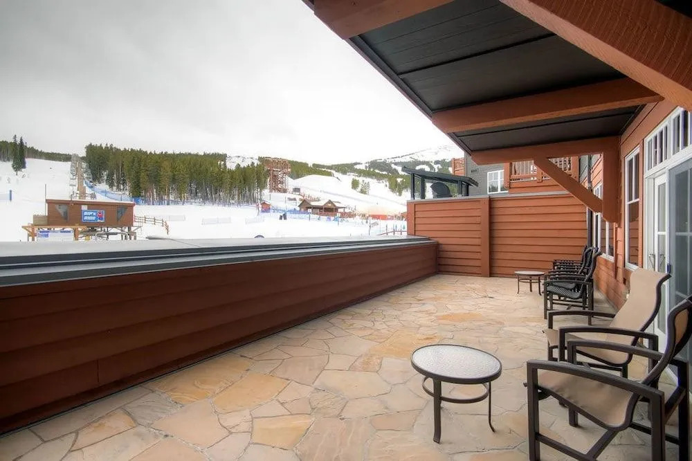 One Ski Hill Place 8307 - Ski-In/Ski-Out by RedAwning