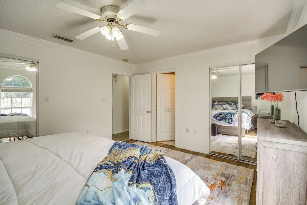 Walk to Gulfport Beach 1 Mi to Marina: Lovely Home
