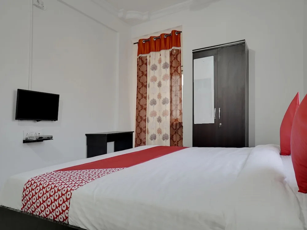OYO 27821 Hotel Royal Inn Pune