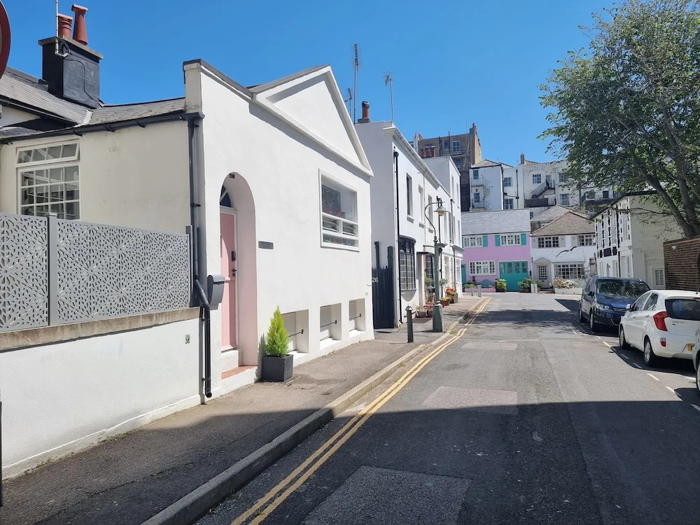 Family Cottage 2 mins from Hove seafront