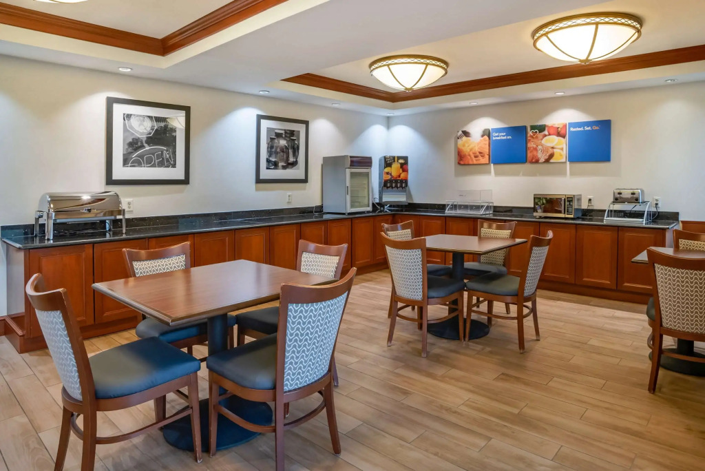 Comfort Inn & Suites Newark - Wilmington