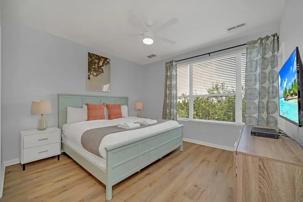 Spacious and Modern Townhome! Close to Attractions and Conventions Center! 3vc5014-10