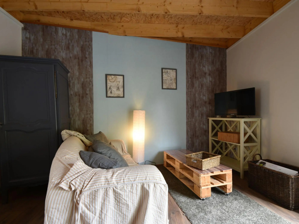 Quaint Holiday Home  in Saint-Gilles-les-Bois with Garden