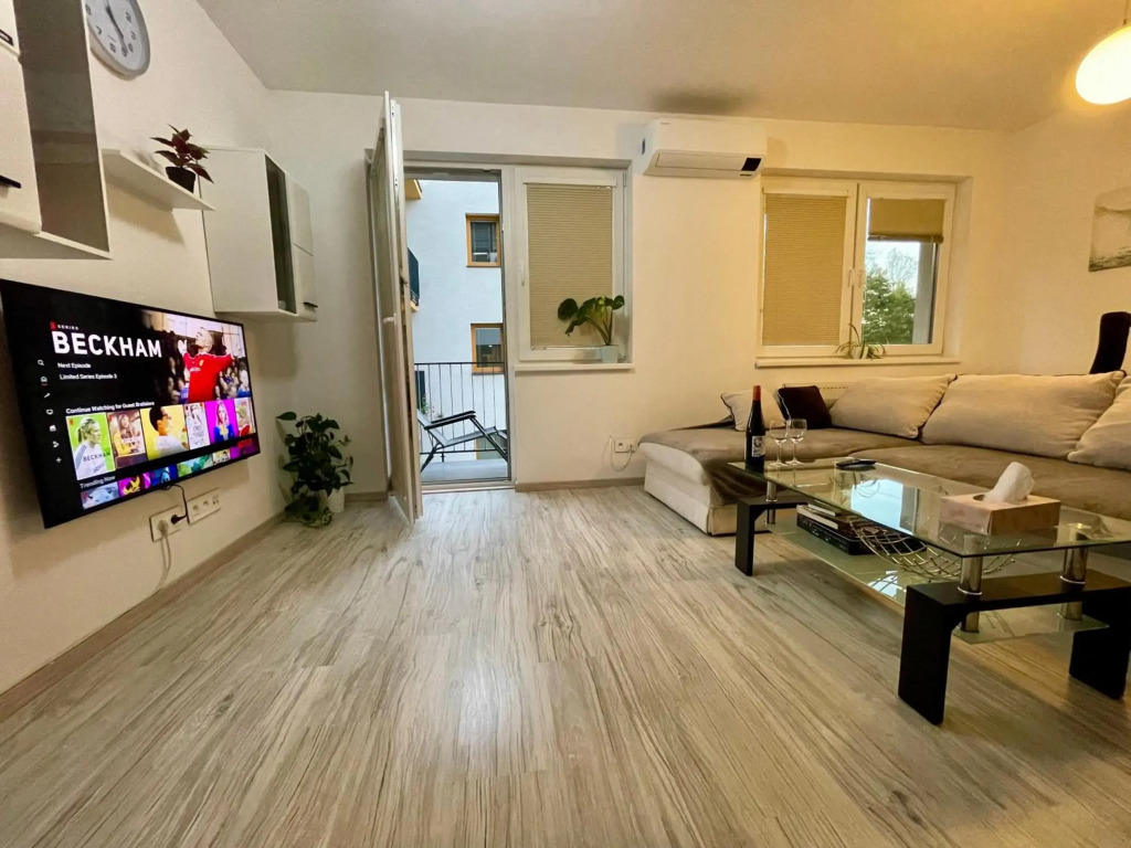 Apartment Rosnička with King Bed, Balcony, Free Parking