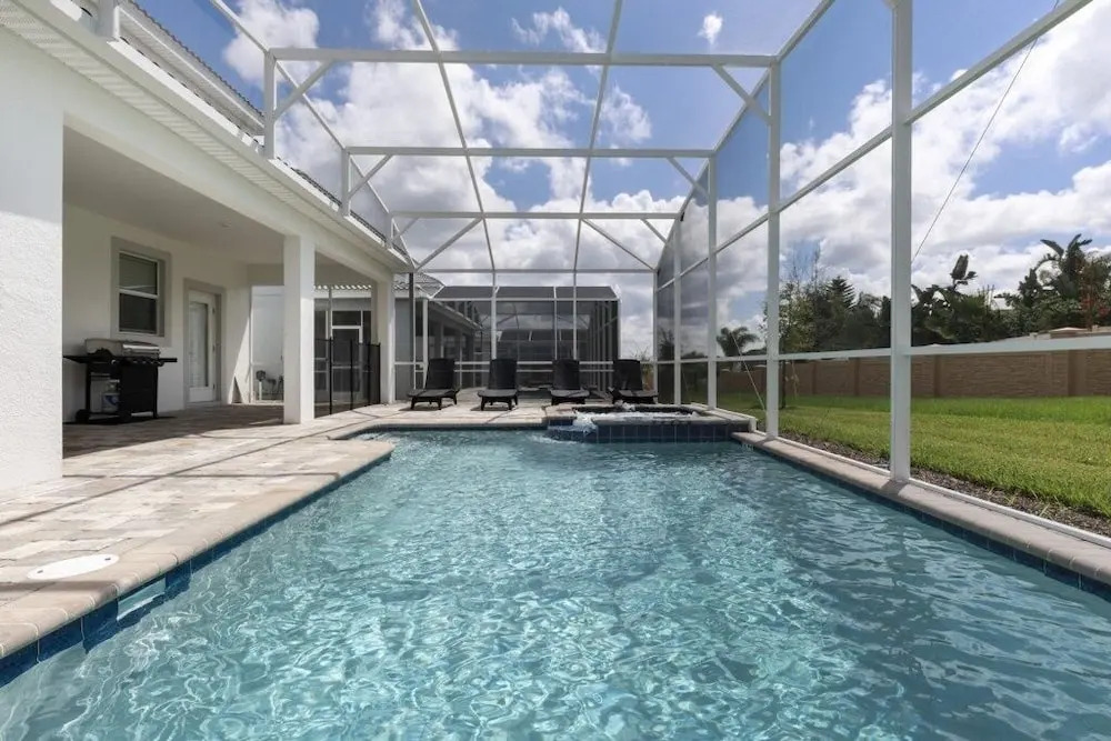 South Facing Pool Spa Theater Room! 8 Bedroom Home