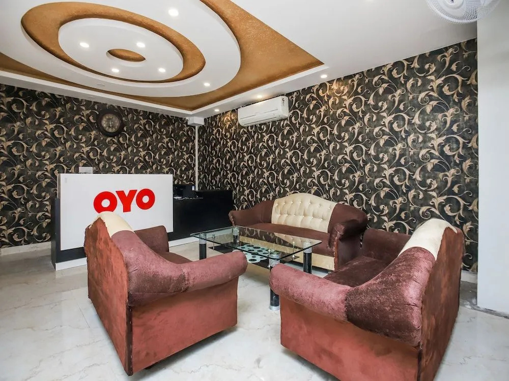 OYO 22235 Mint Residency