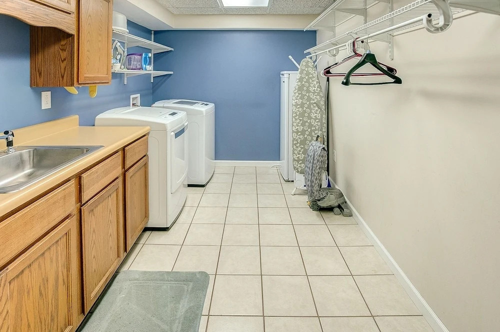 Spacious Tranquility With Private Pool 4 Bedroom Home by RedAwning