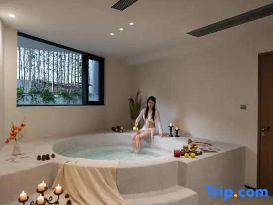 Yu'an Mountain Slow Life Pool and River Rafting Resort