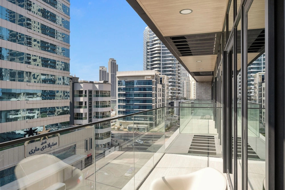 Modern Apartment with Rooftop Amenities