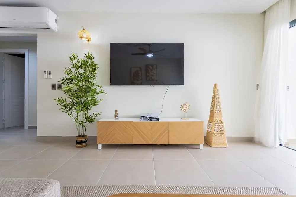 Chic 2BR Stay w Terrace Picuzzi 5 Min to Beach