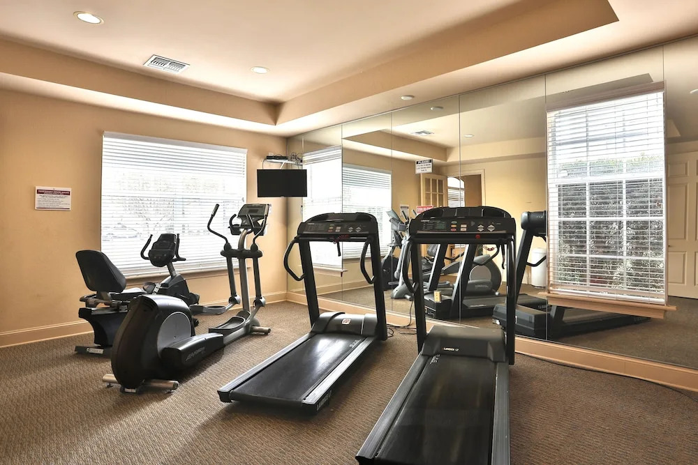 Snowbird-friendly Condo Near Walt Disney World Resort W/pool, Wifi, AC, and W/D