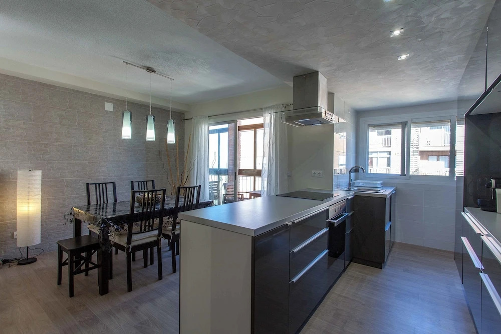 Valencia Flat Rental - Malvarrosa Beach Cavite