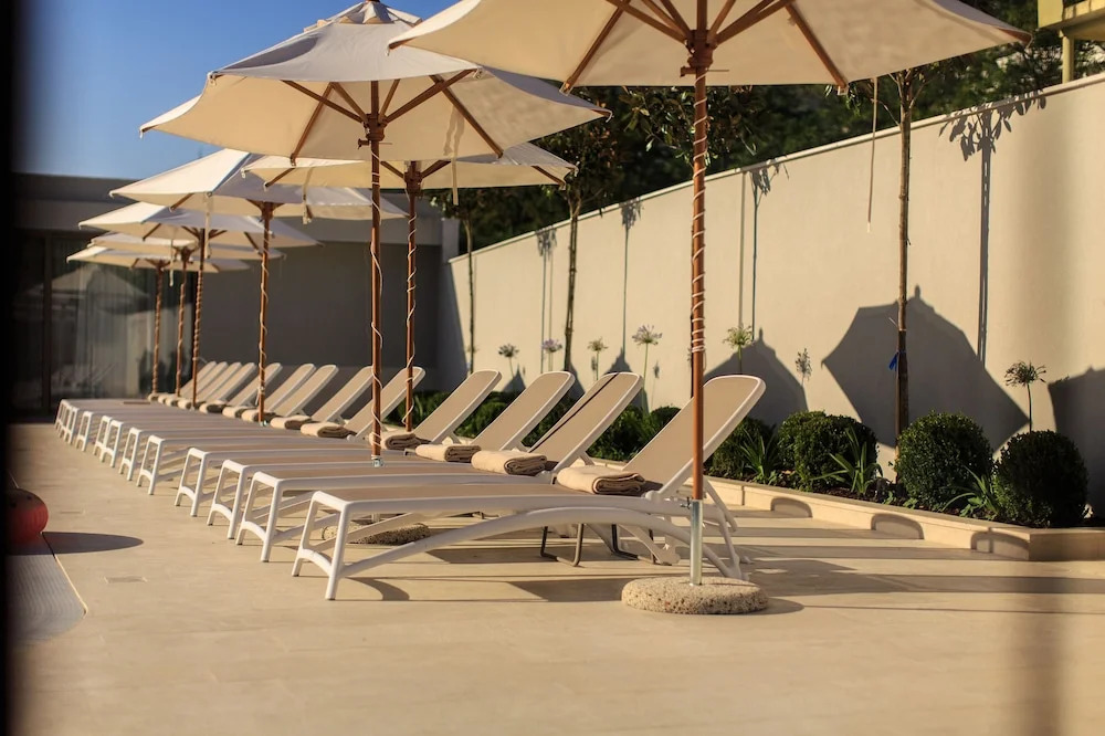 Avanti Hotel & Spa