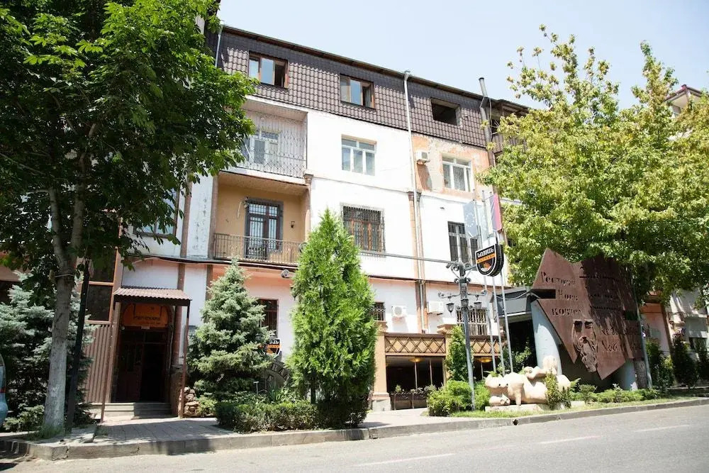 Mister Hostel