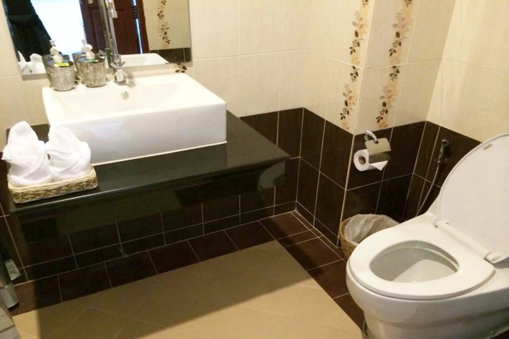 Yellow Tique Hotel