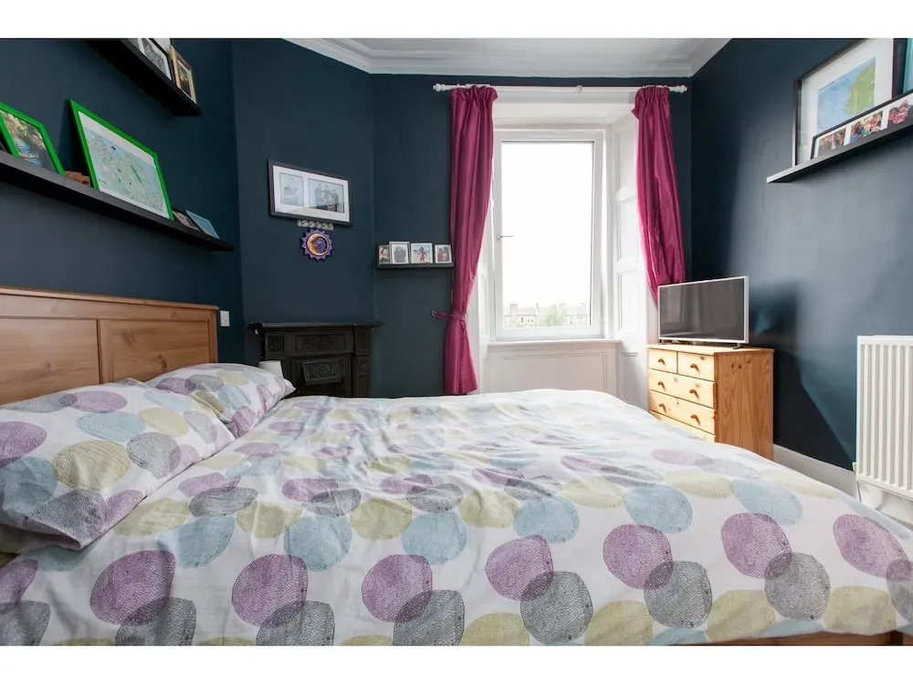 Stylish 1BR Tenement in City Centre for 4