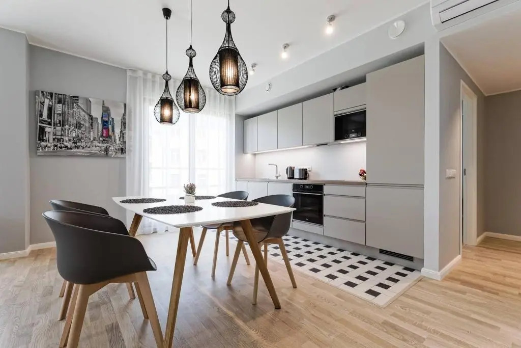 Central apartments, Quiet with Free Parking and AC