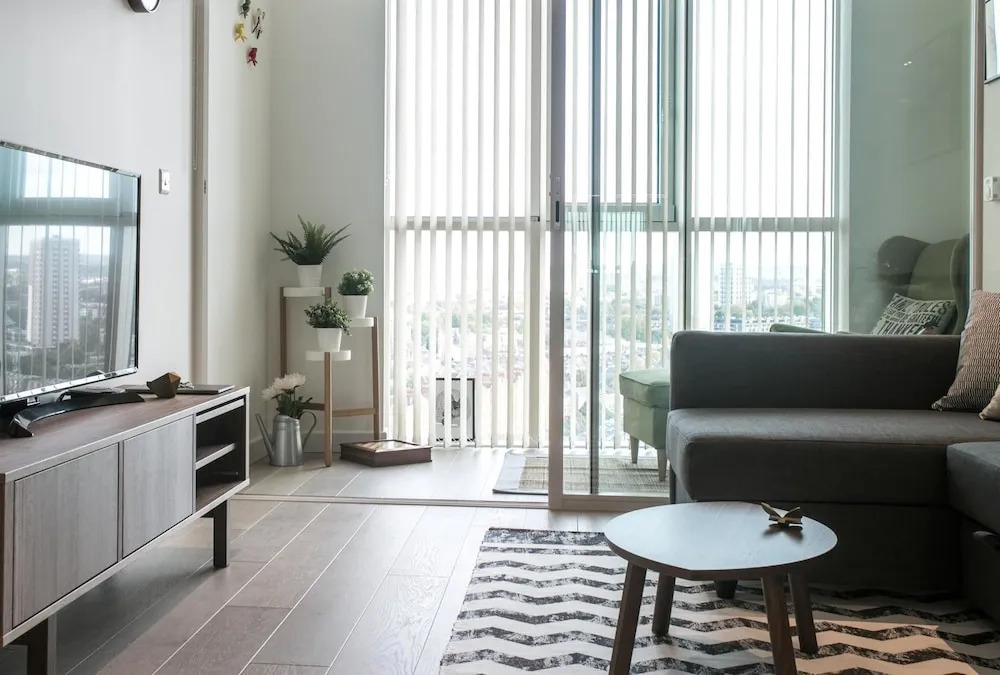 Bright 1 Bedroom Flat with Amazing Rooftop!
