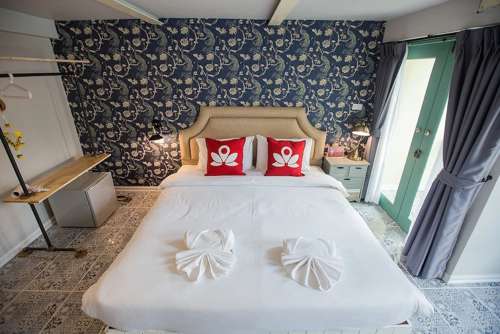 ZEN Rooms Manee Nopparat Soi 1
