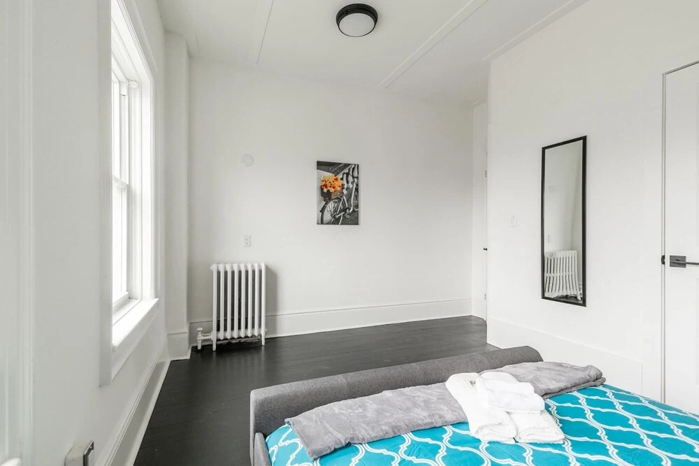 Cozy 2-storey 2BR Apt - Near Parks and King St