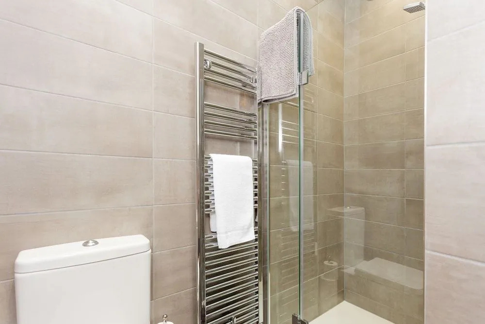 Silver Lining - Luxury New Town Apartment