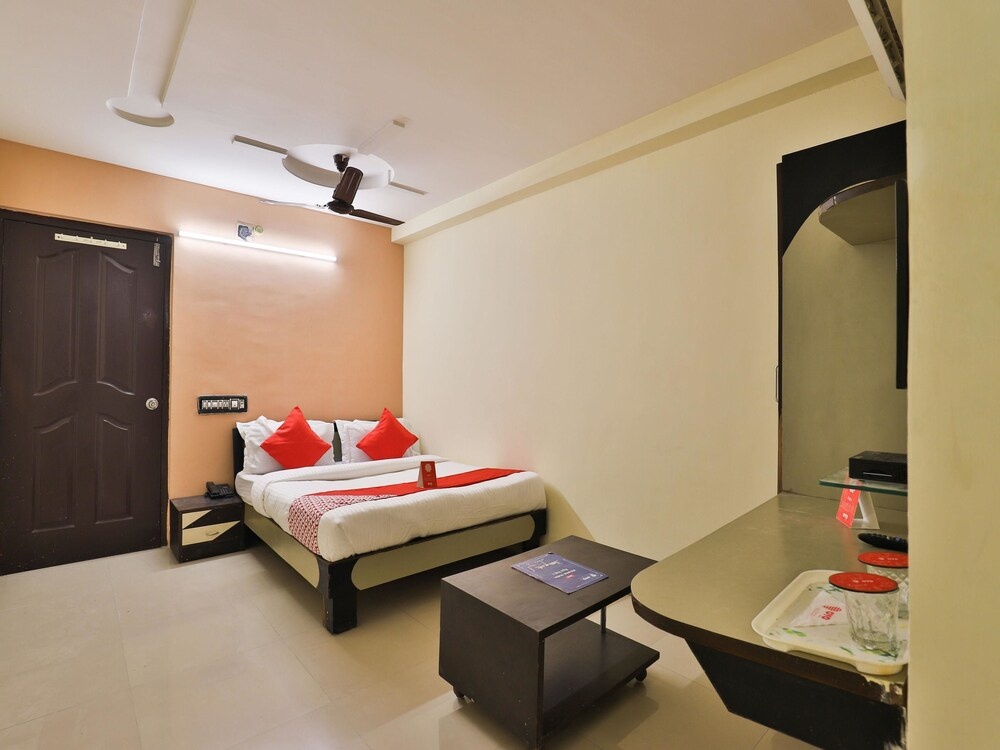 Collection O 8376 Hotel Angel Plaza