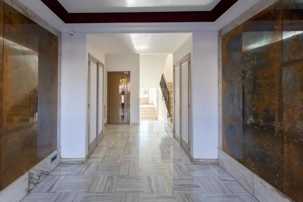 Superb apartment with terrace and sea view near beaches and city center