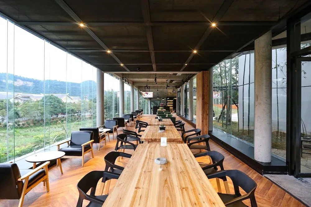 Zhangjiajie Yu Realm Hotel - Ancient Charm - Modern Luxury - Your Perfect Journey - A single pick-up or drop-off