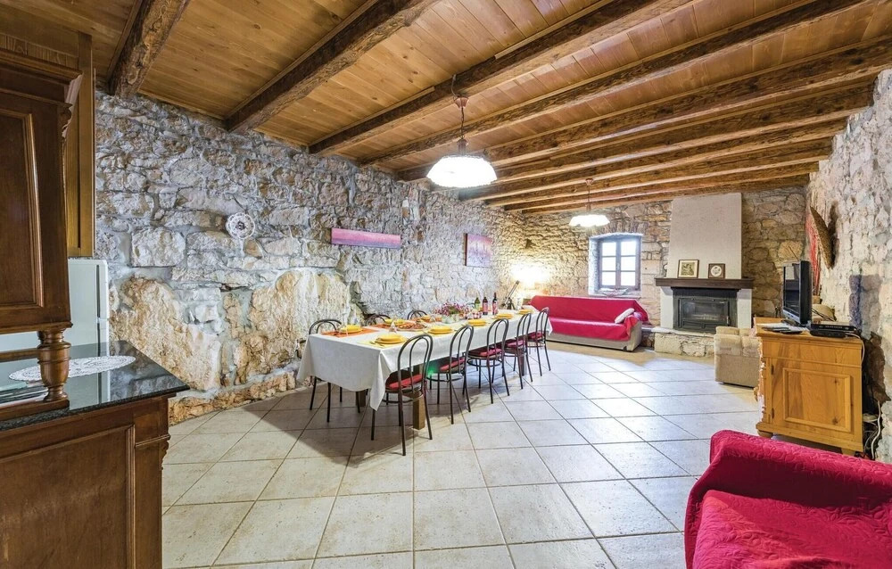 Beautiful Home in Markovac With Wifi and 5 Bedrooms