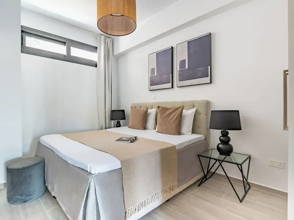 Sanders River Plaza - Chic 2 Bedroom Apartment