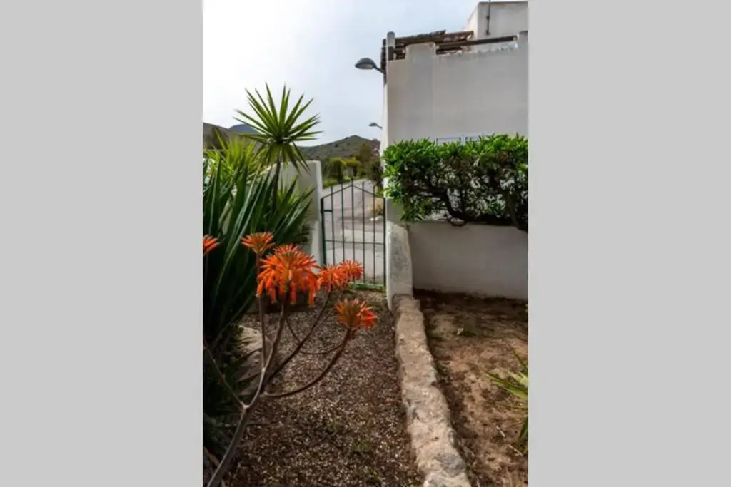 TurAlmeria - Casa Tranquila con Jardín y Aparcamiento privado