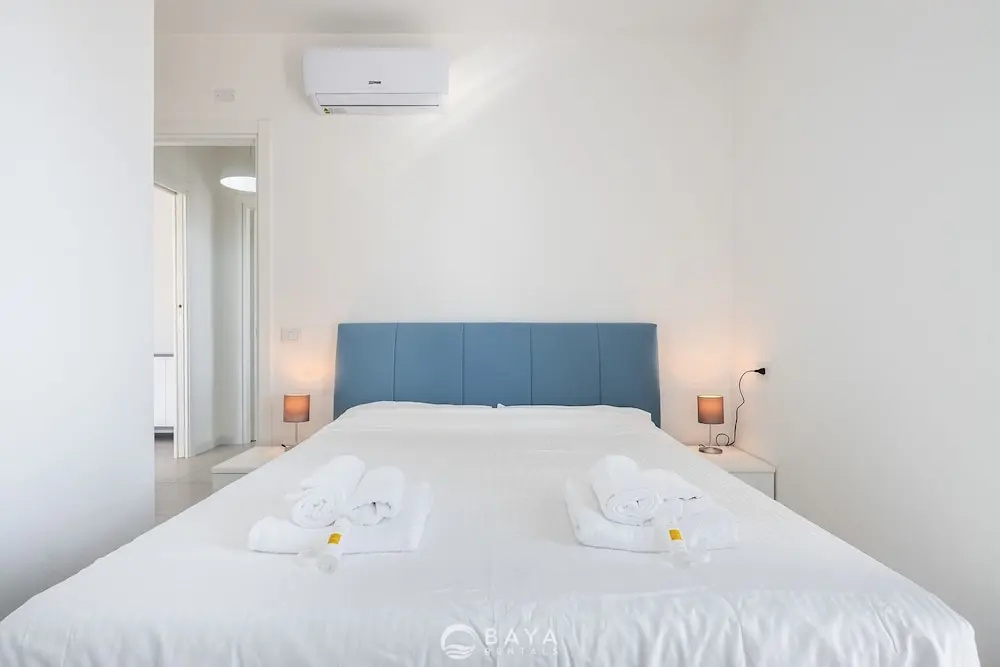 Modern Bright 2BR Retreat With Balcony