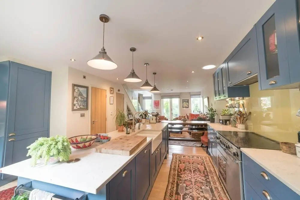 Cosy And Beautiful 4br House