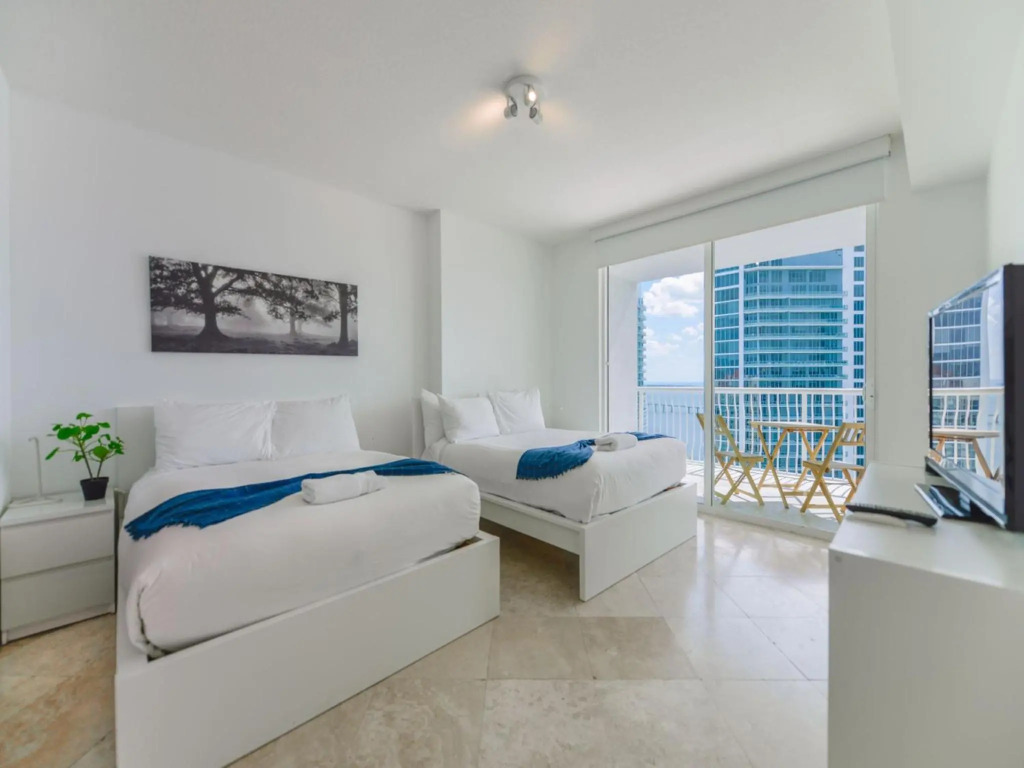 Amazing 3 BR Apartment At Brickell