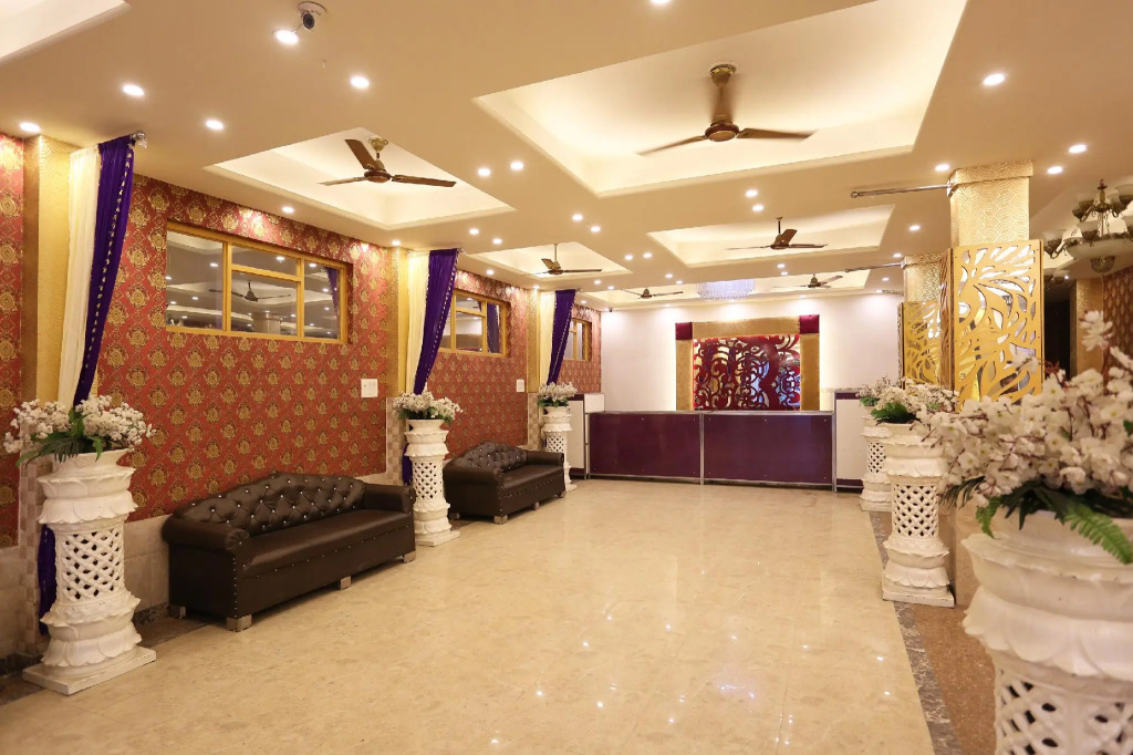 OYO 12833 Century Grand