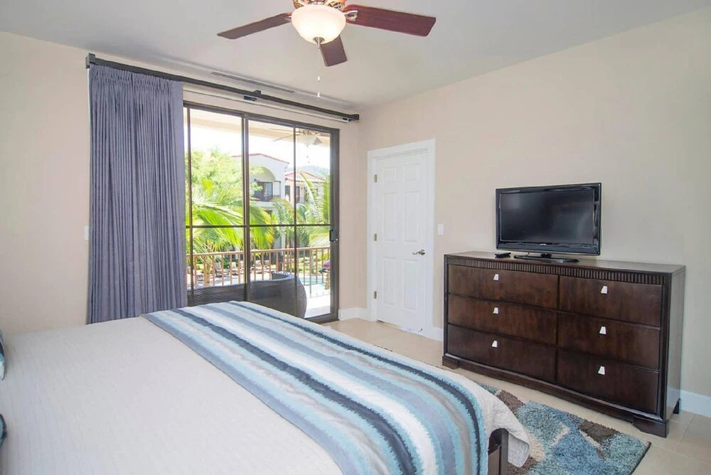 Beautiful 2 Bedroom Pacifico Condo by the Pool