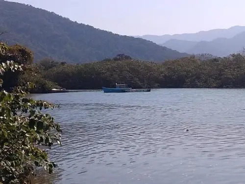 Pereque Açu, 200 m. praia. Aconchegante e espaçoso