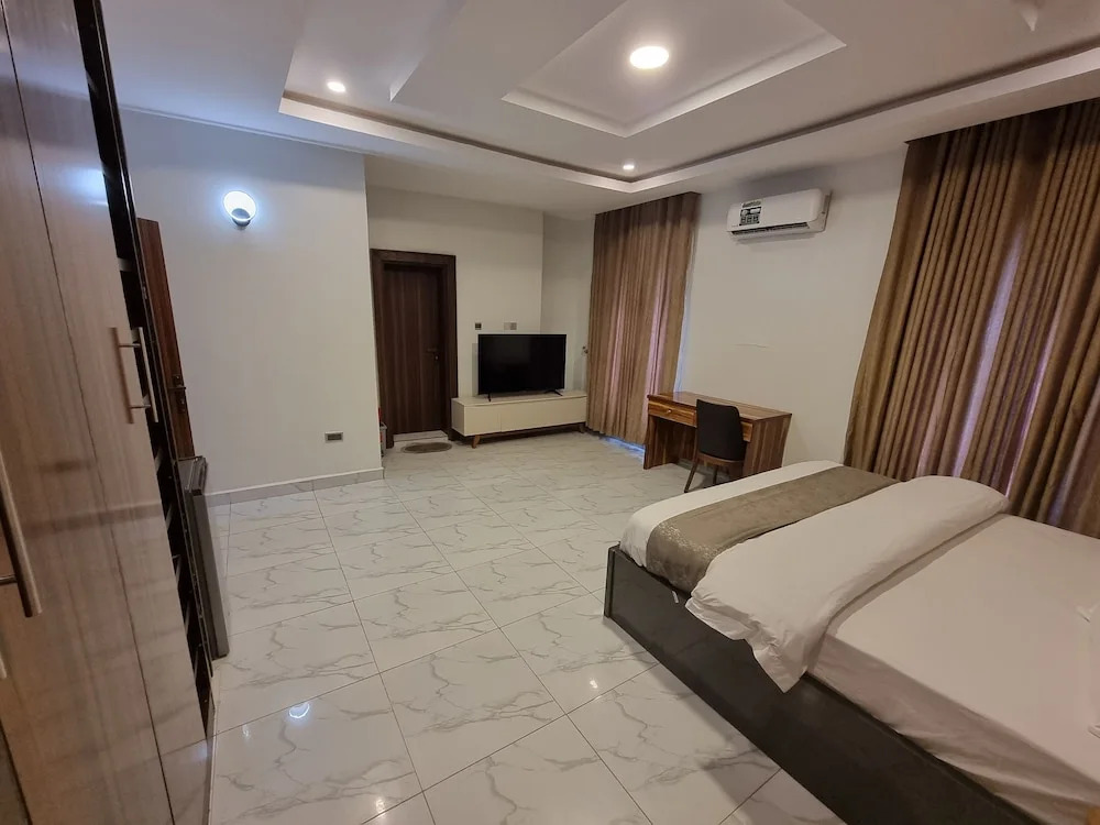 De James Hotels and Suites