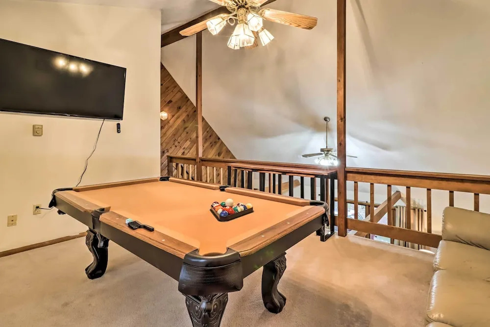 Near Big Boulder Mtn: Cabin w/ Furnished Deck