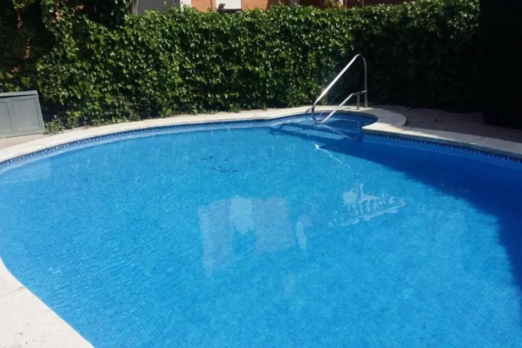 Casa adosada con piscina comunitaria